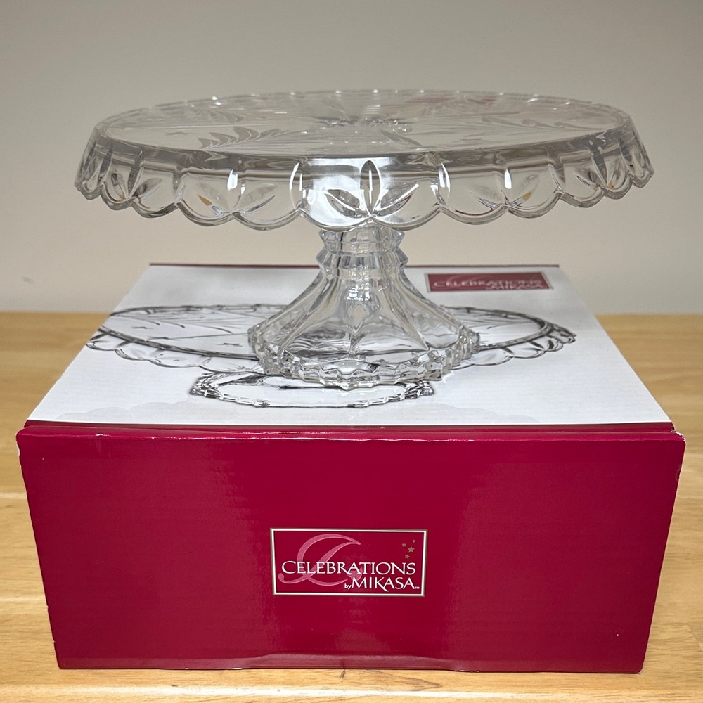Elegant Clear Glass Cake Stand - new with sticker on, never used